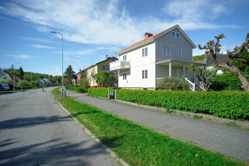 Apartament Downtown In Ten - Free Parking Göteborg Zewnętrze zdjęcie