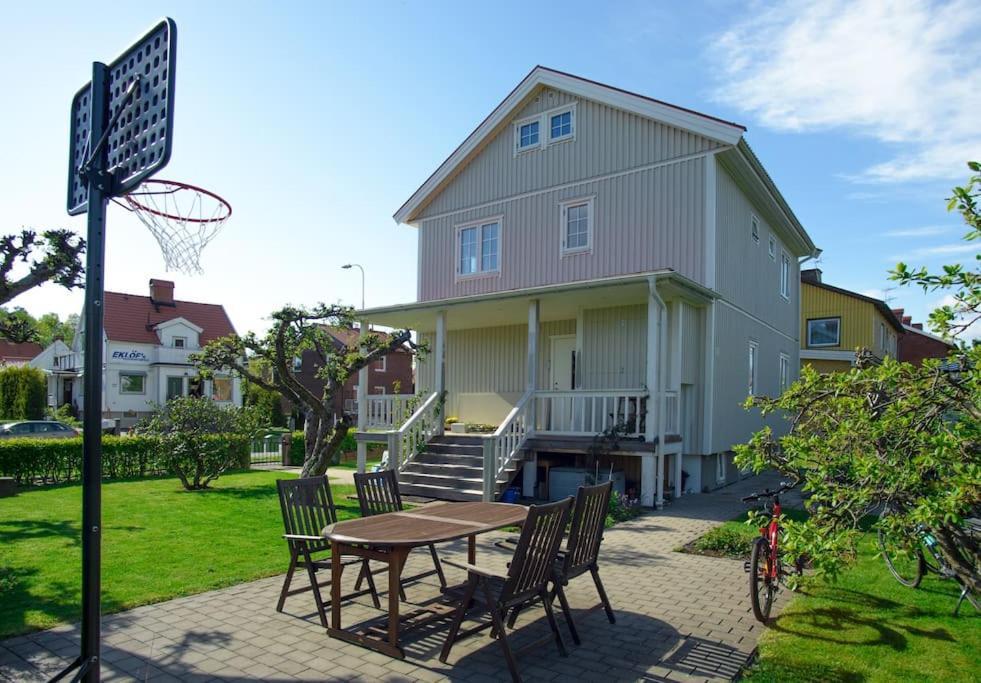 Apartament Downtown In Ten - Free Parking Göteborg Zewnętrze zdjęcie