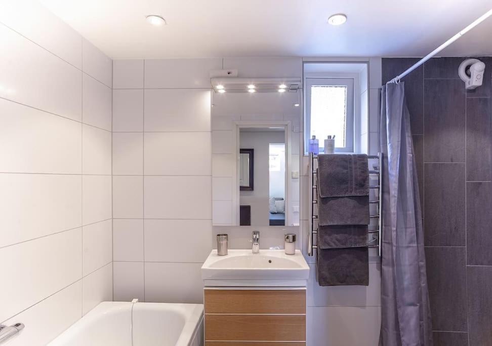 Apartament Downtown In Ten - Free Parking Göteborg Zewnętrze zdjęcie