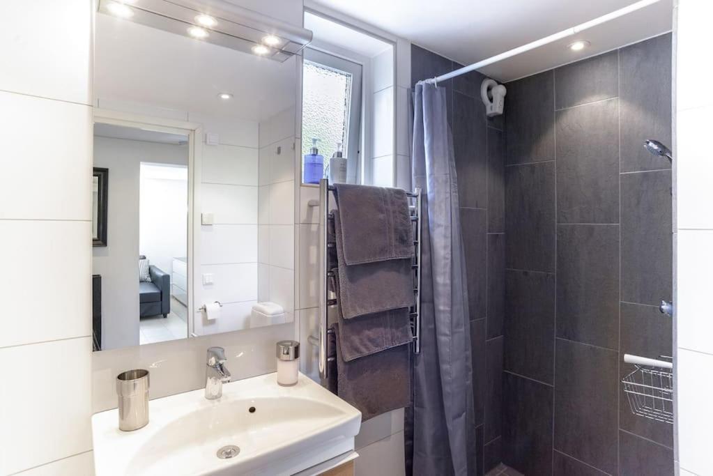 Apartament Downtown In Ten - Free Parking Göteborg Zewnętrze zdjęcie