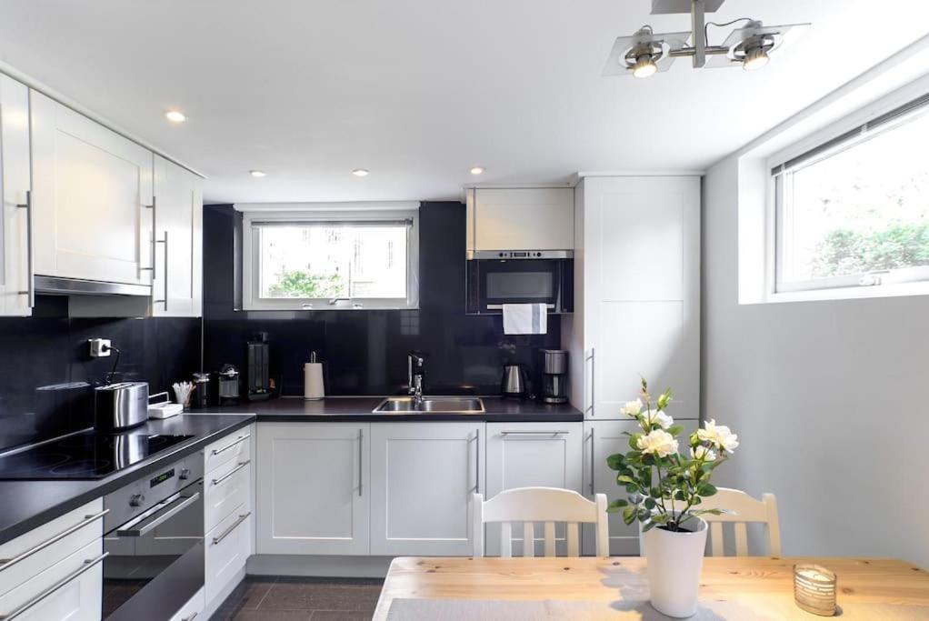 Apartament Downtown In Ten - Free Parking Göteborg Zewnętrze zdjęcie